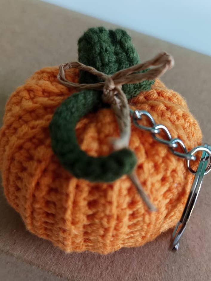 Porta-chaves de Abóbora Feito à Mão – Acessório Fofo, Inspirado no Outono por atacado de KLABELGIFT