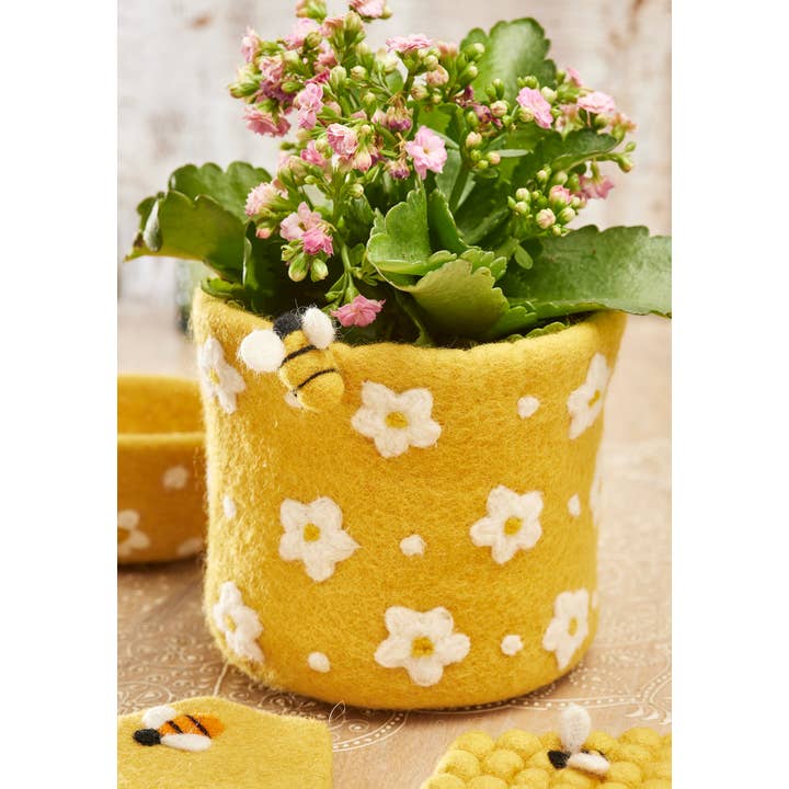Namaste – Großhandel Blumentopf – Blumentopf mit Biene und Gänseblümchen aus Filz