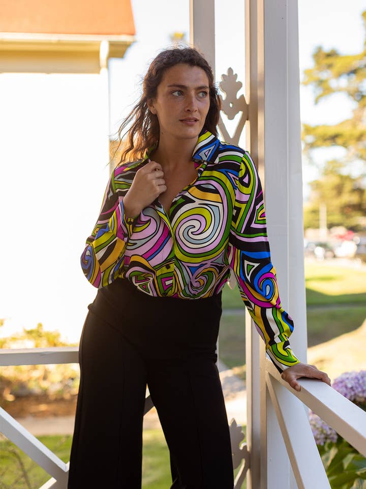 CHRISTINA Bluse Swirl für den Großhandel von Lesley Evers