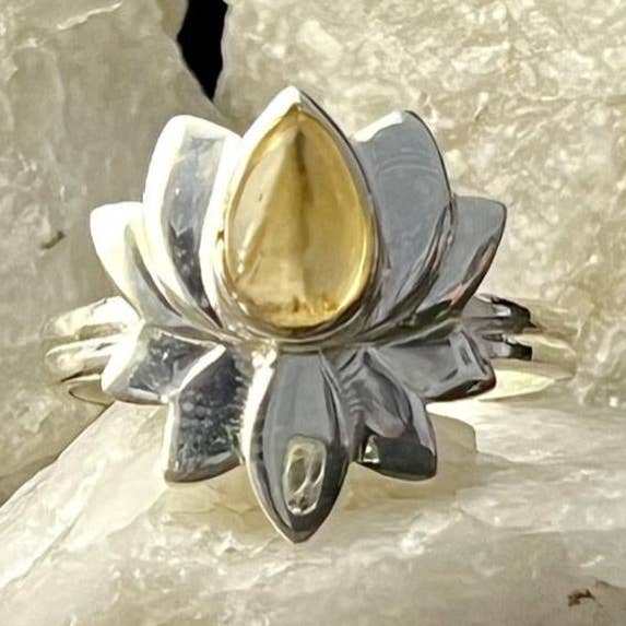 Citrine Ring Lotus 2 (sconto del 50% sulla collezione) per la vendita all'ingrosso da parte di Nugent Jewelry