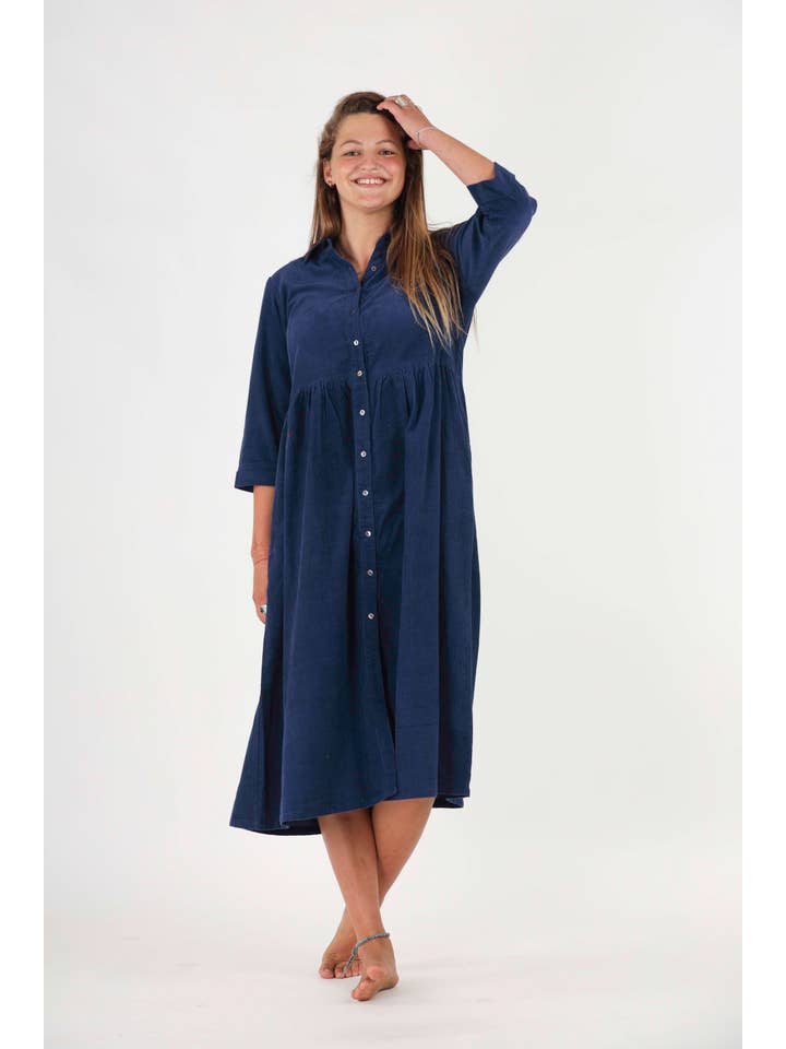 Humanity Centred Designs – Großhandel Kleid – Damen – Winterhemdkleid mit Gänseblümchen_ Bio-Babycordkleid für den Winter6