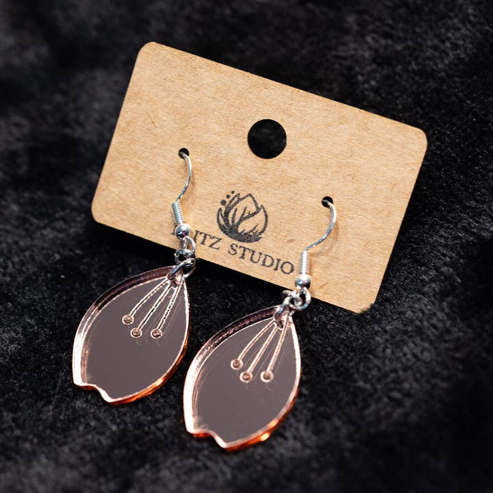 Brincos Pétala em Flor de Cerejeira por atacado de Fritz Studio