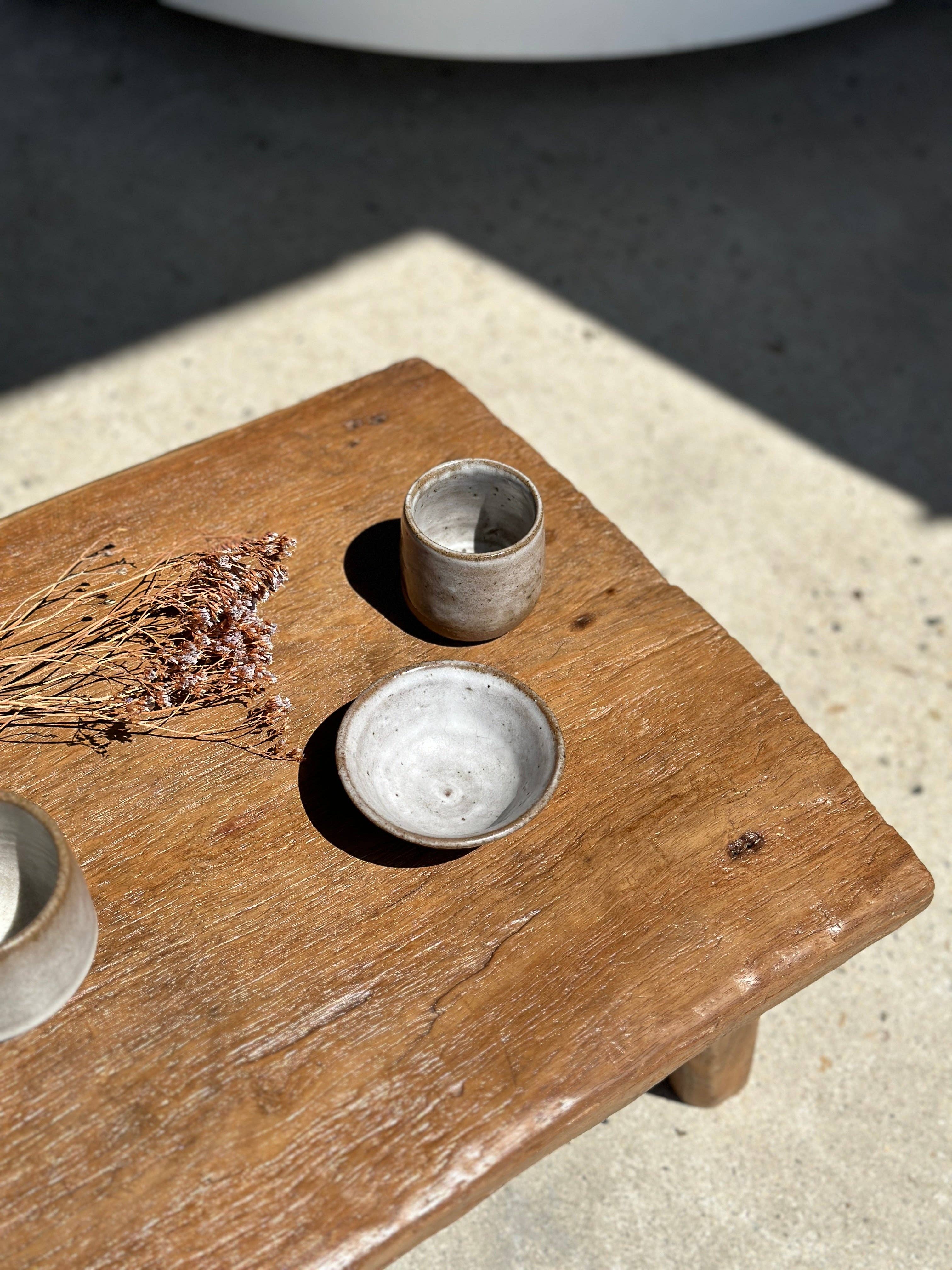 Office Objets – Großhandel Beistelltisch – Kleiner leichter Couchtisch aus hellem Teakholz mit vier Beinen H: 30 L: 63,5 B: 40 cm62