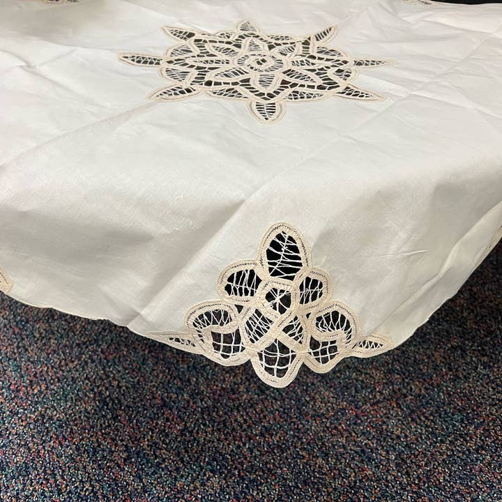 Peking Handicraft - Wholesale Tablecloth - Topper Battenburg1