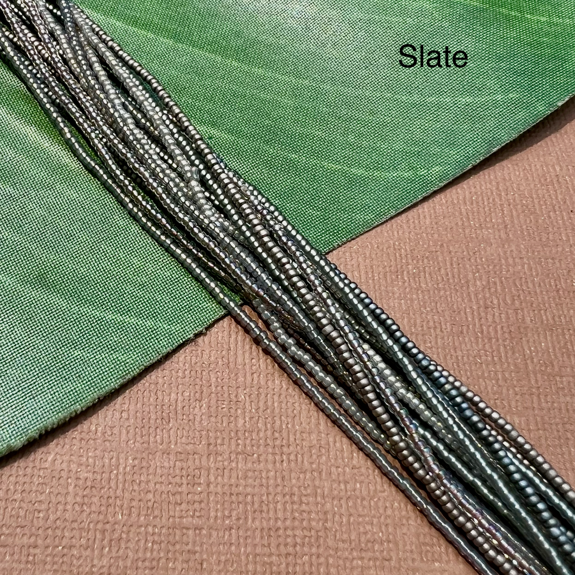 Bead Goes On – Colar com missangas/pérolas por atacado – Colares Grossos de Missangas de Múltiplas Fios - Fecho de Botão de Lótus15