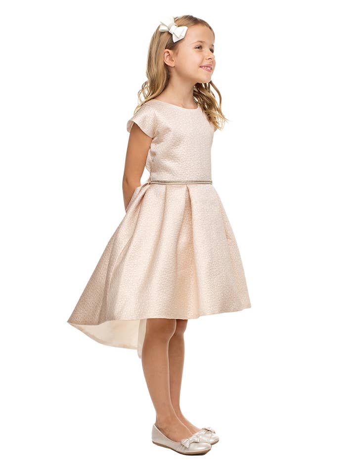 SK827 - Robe de cocktail hi-low en jacquard scintillant pour la vente par Sweet Kids, Inc.