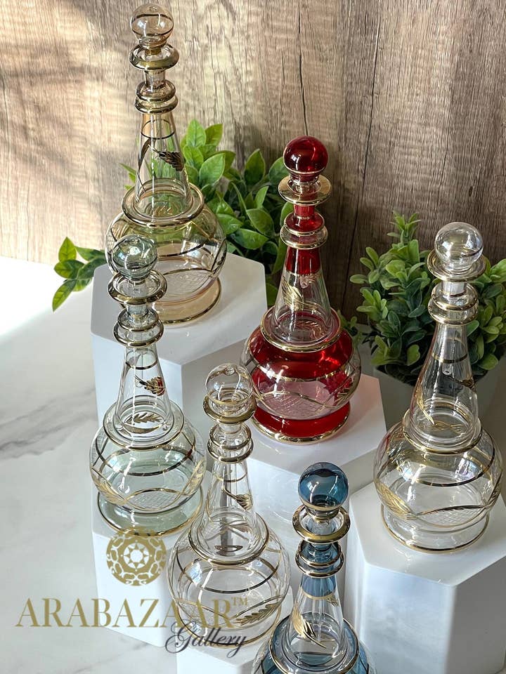 Egyptisk Graverad Elegant Globformad Parfymflaska med 14K Gulddekoration för wholesale av Arabazaar Gallery LLC