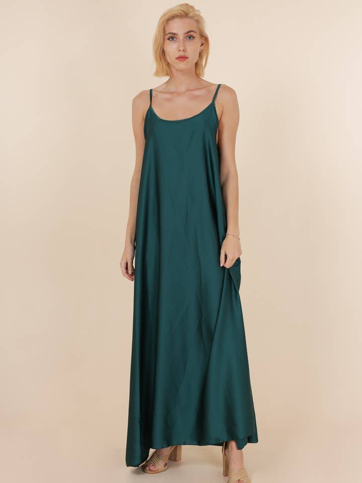 Ensfarvet satin kjole med stropper FM9072 for engroshandel hos LES GRENOUILLES DU MARAIS