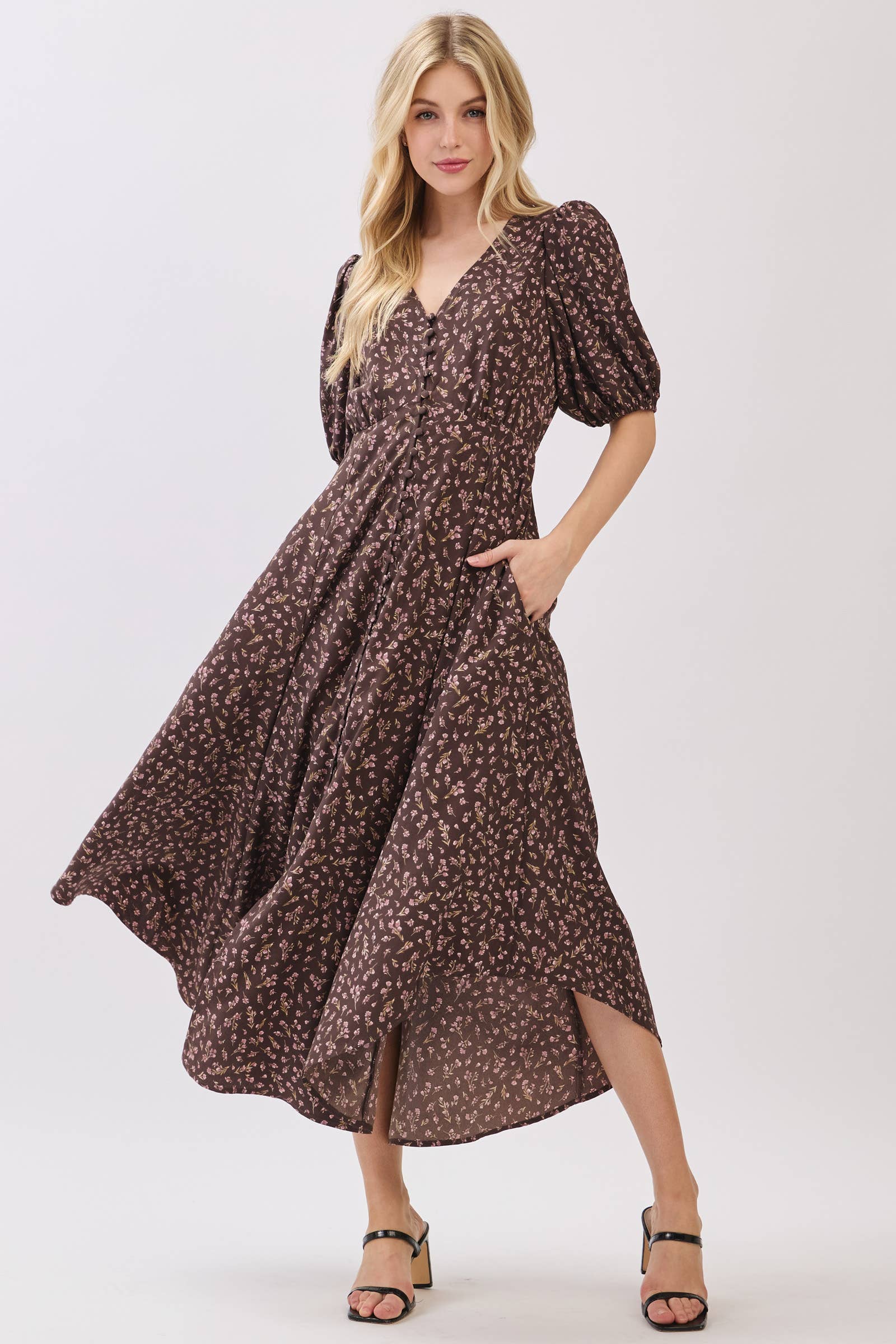 Calista - Vente Robe – femme - ROBE MIDI À MANCHES COURTES AVEC BOUTONS RECOUVERTS - VD6069A8