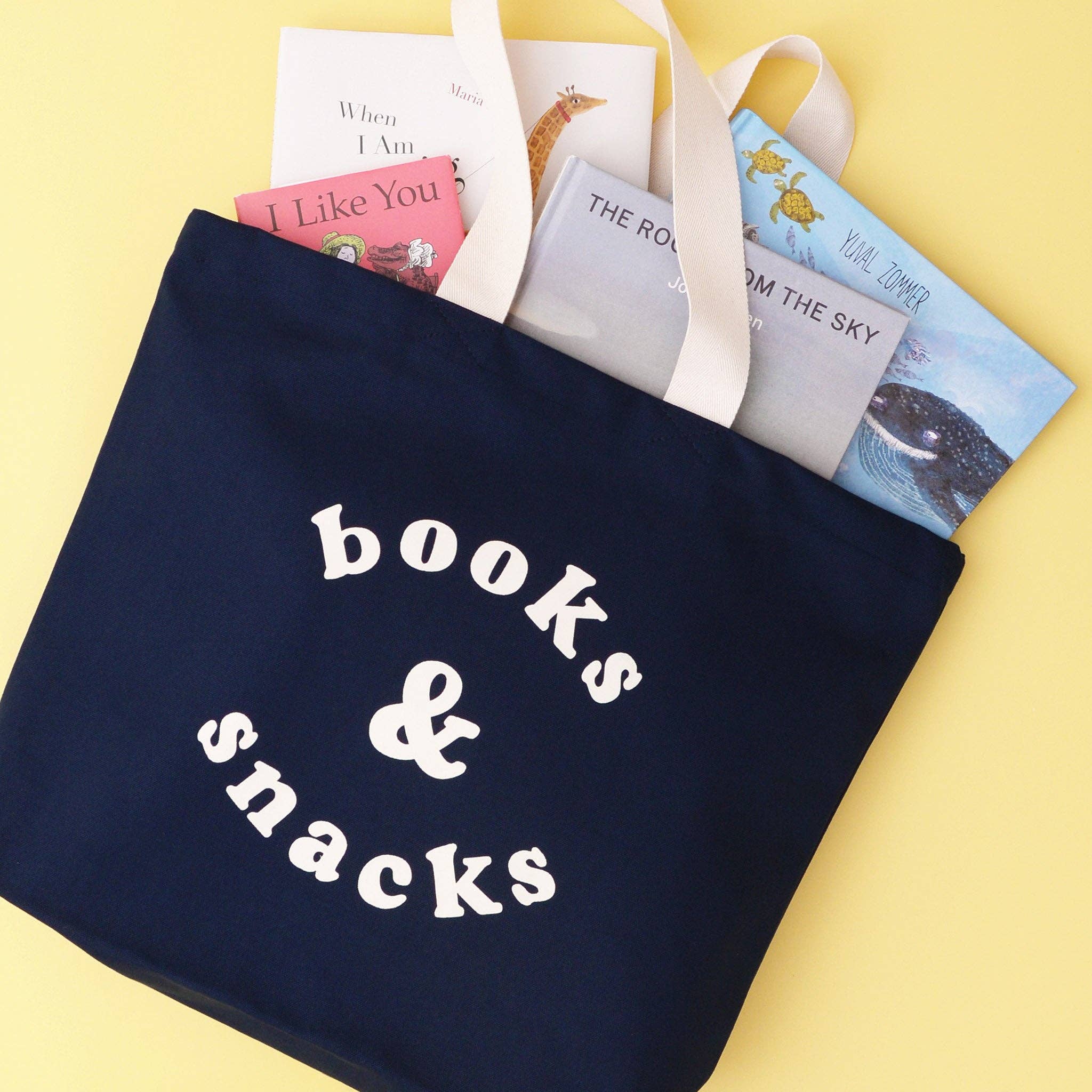 Alphabet Bags - Vente Tote bag – unisexe - Sac fourre-tout en toile bleu nuit « Books & Snacks »1