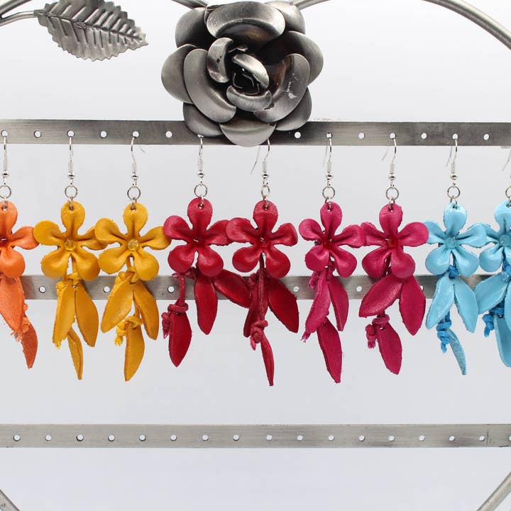 Sunflower Handmade leather inc – Großhandel Ohrhänger – Handgefertigter Blumenohrring aus Leder2