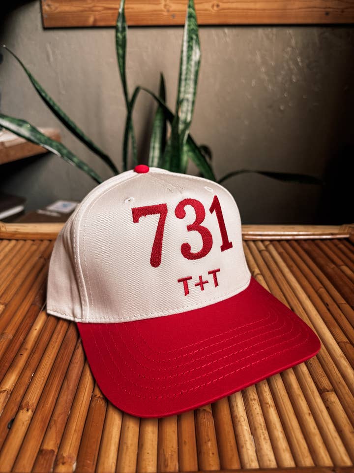Code régional rouge + Casquette de camionneur naturelle (Vente en gros) pour la vente par TUCKED & THREADED