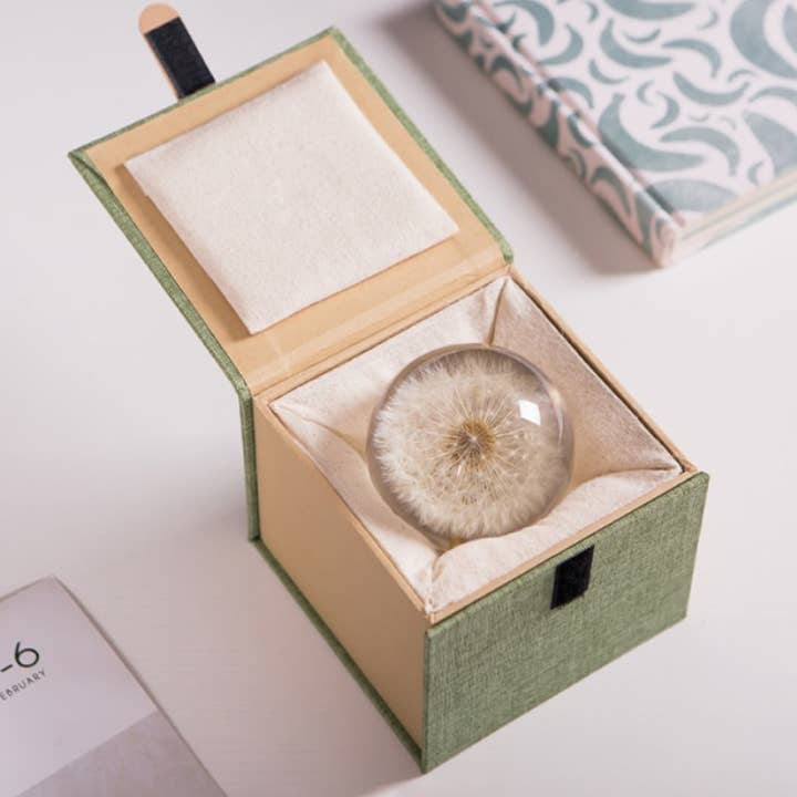 Crystolver (We Cover All Import Fees) - Venta al por mayor Artículo decorativo de mesa - Bola de cristal de resina con forma de diente de león real, 80 mm5