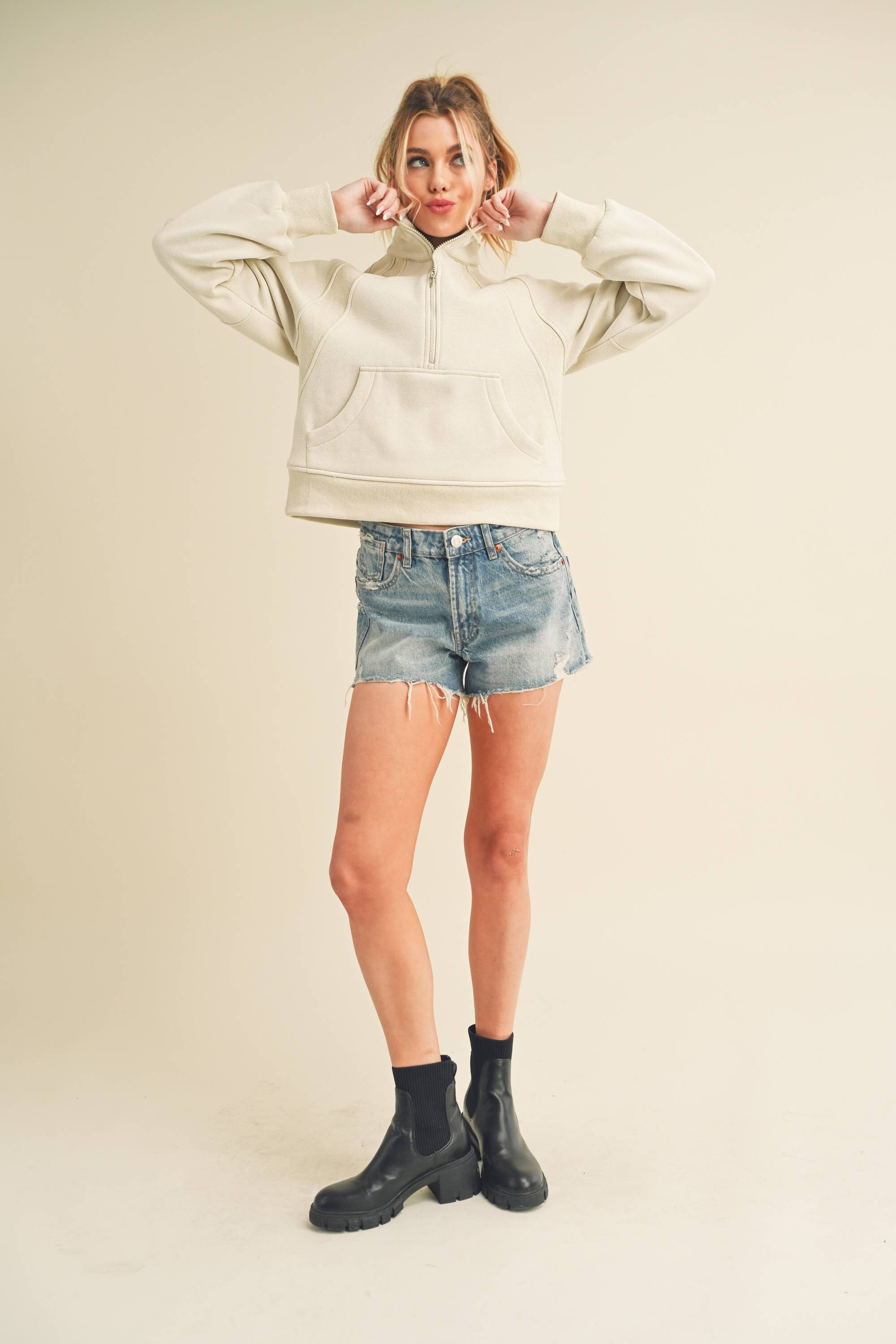 AEMI + CO - Venta al por mayor Sudadera - Mujer - 950CK Dove - Suéter con media cremallera y cuello tipo embudo8