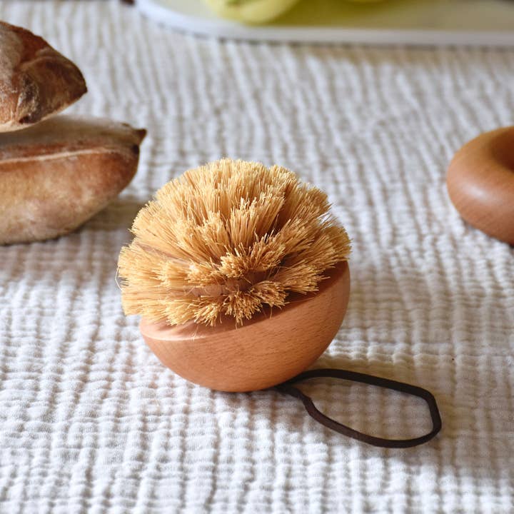 Born in Sweden AB - Wholesale Cleaning Brush - Wooden Pan Cleaning Brush2