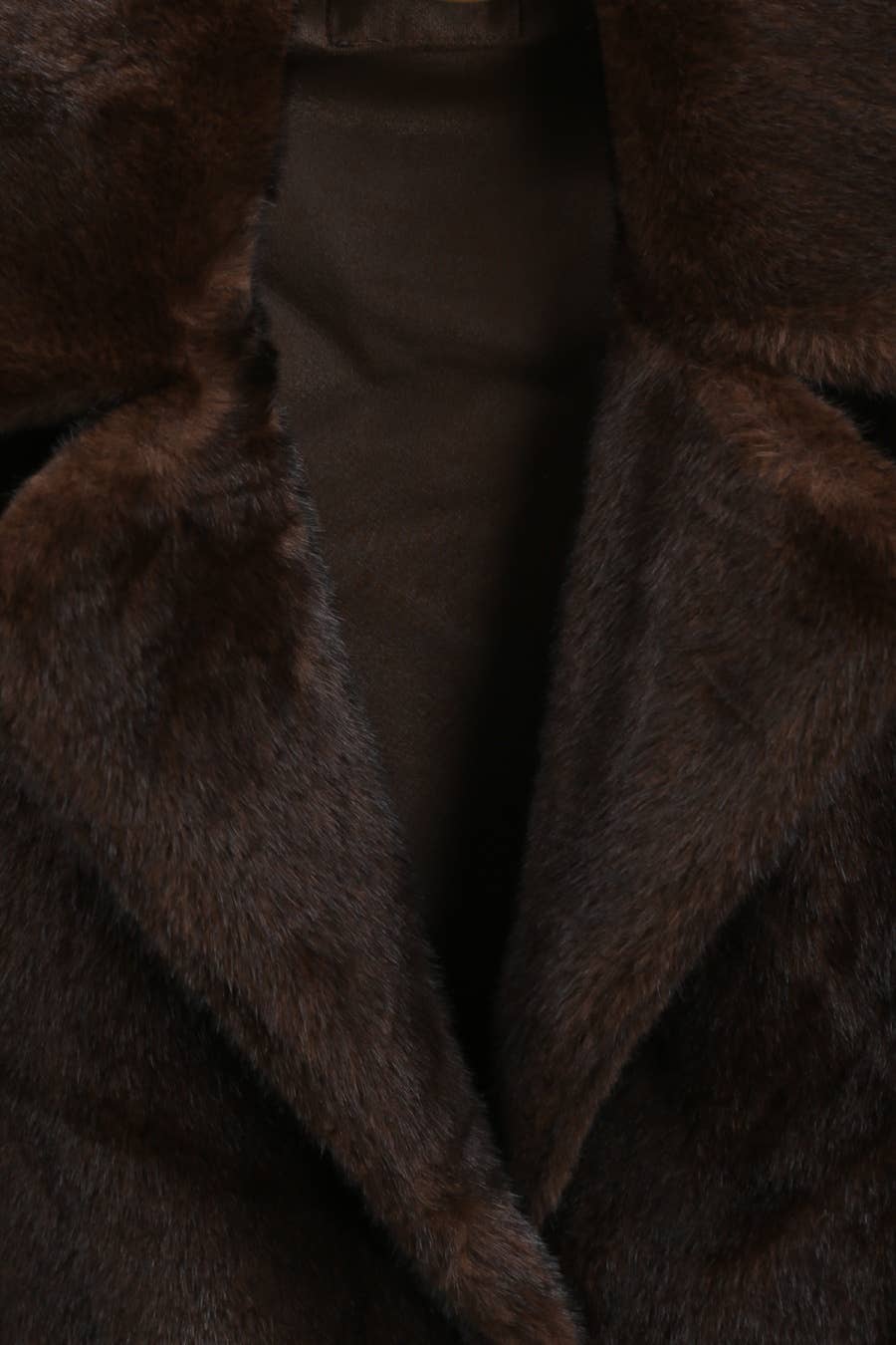 DIX-ONZE – wholesale Fur/faux fur coat – Women's – Soft Effect Fur Jacket – Chic & Versatility1