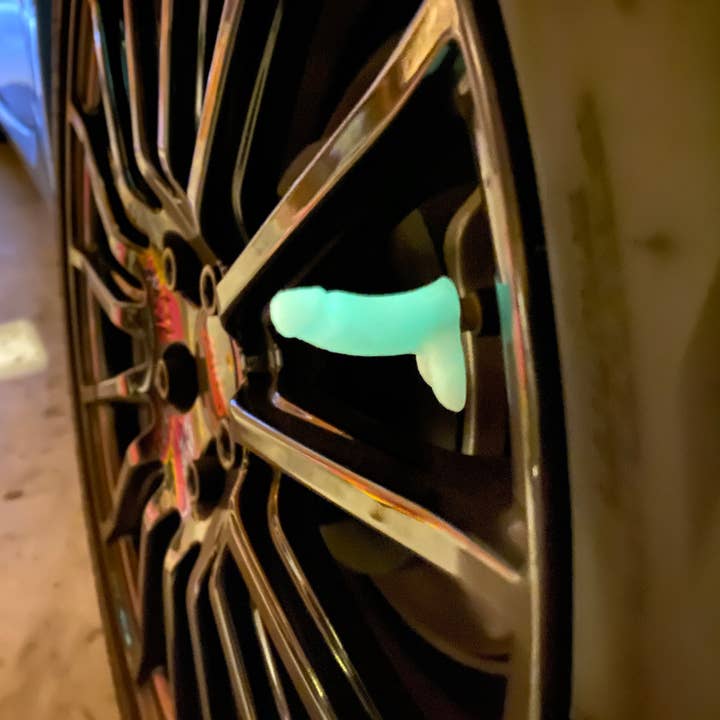 NumanPrints - Vendita all'ingrosso Regalo divertente/originale - Tappi per valvole a forma di pene luminosi al buio2