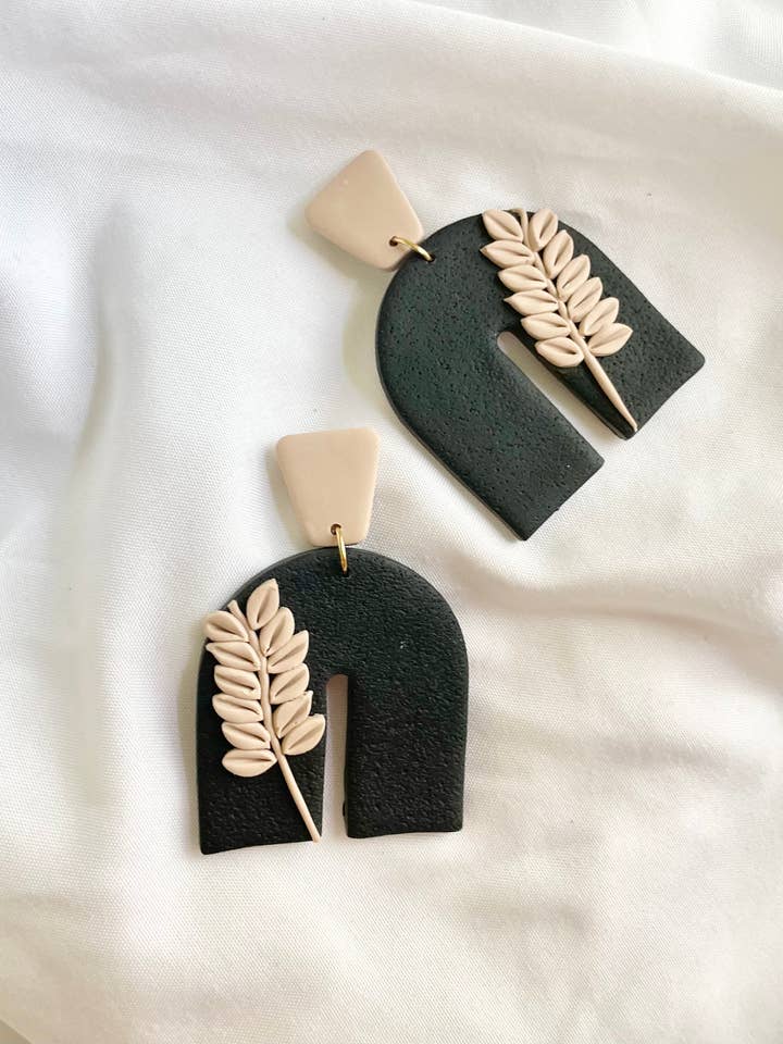 Arche de feuillage d'automne, pâte polymère artisanale pour la vente par Hooks and Clay