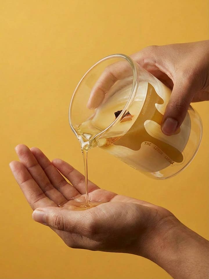 Bougie lotion citron, karité et vanille pour la vente par The Lotion Candle