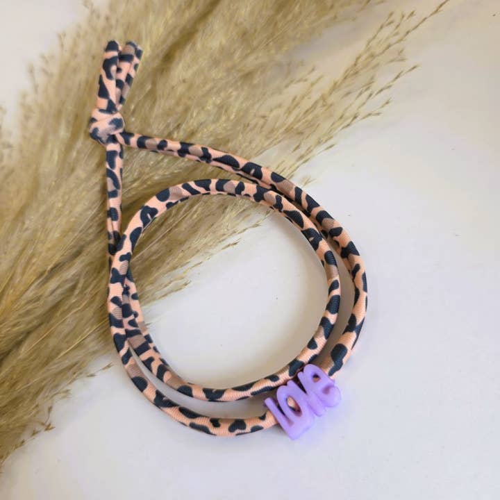 Viklearmbånd leopard kærlighed lilla for engroshandel hos Ibiza Boutique