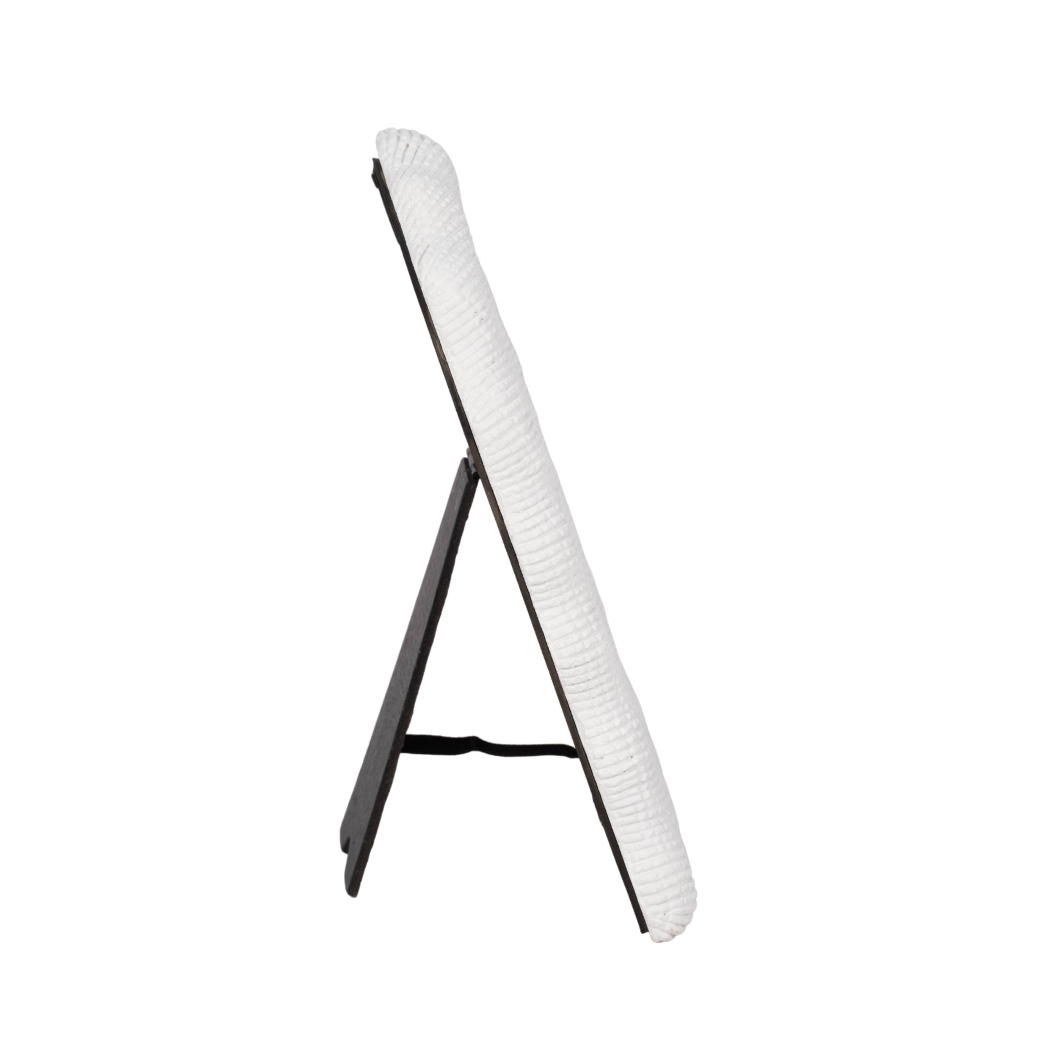 White Photo Frame - Resin with Decorative Wavy Arch for wholesale on Faire1