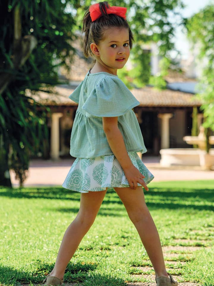 Groene meisjesrok met zwierige pasvorm voor wholesale door Charanga