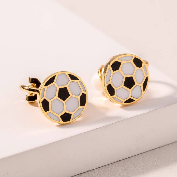 Boucles d'oreilles clip ballon de football pour enfants - Or hypoallergénique pour enfants pour la vente par Verita Lane