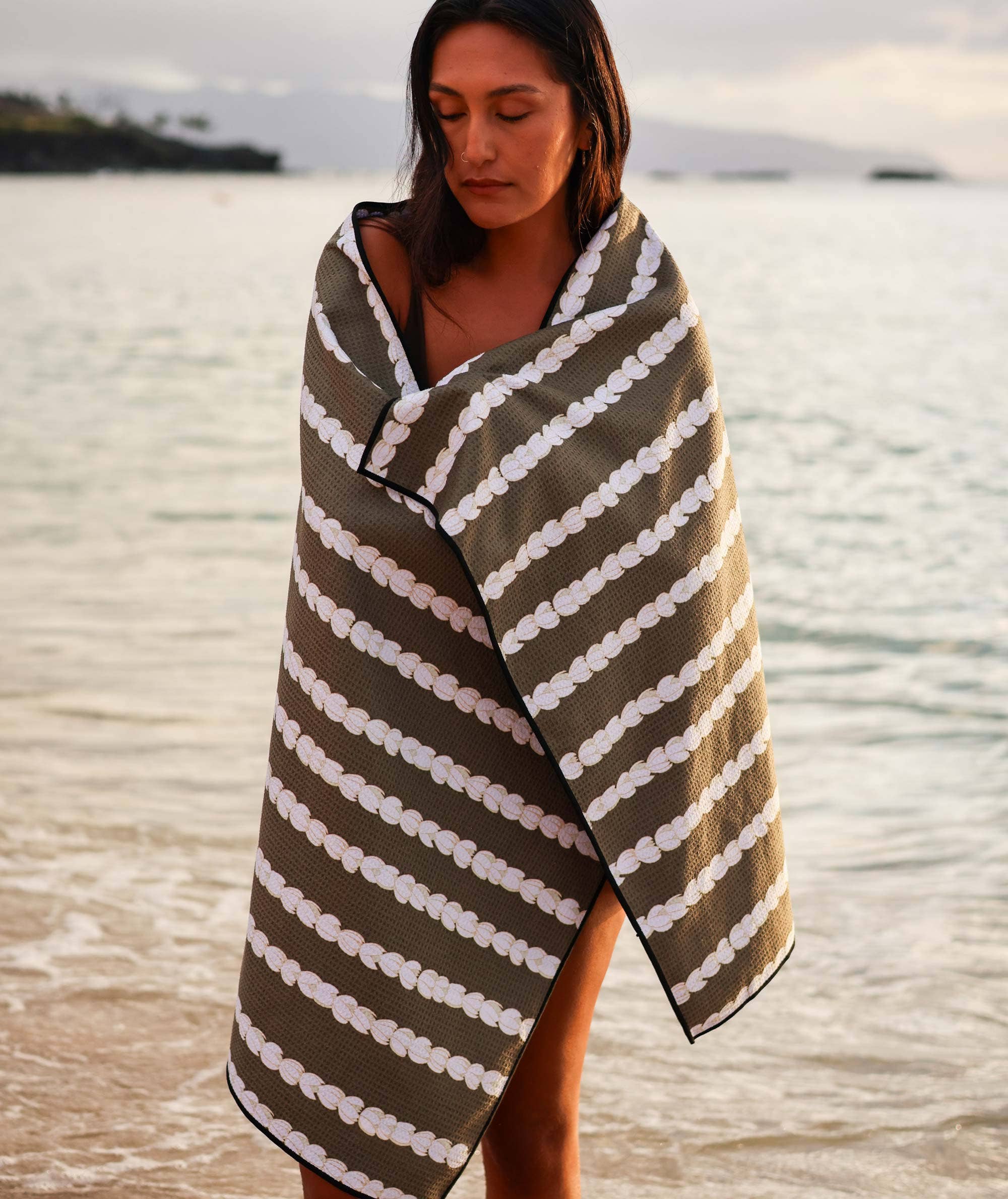 Tag Aloha Co. - Wholesale Beach Towel - Beach Towel - Pikake Lei