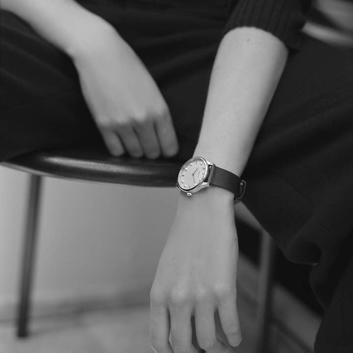 Nacre – Großhandel Armbanduhr – Damen – Perle Lune 8 Uhr Perlmutt Marker Zifferblatt Gold & Weiß - Blk Lthr4