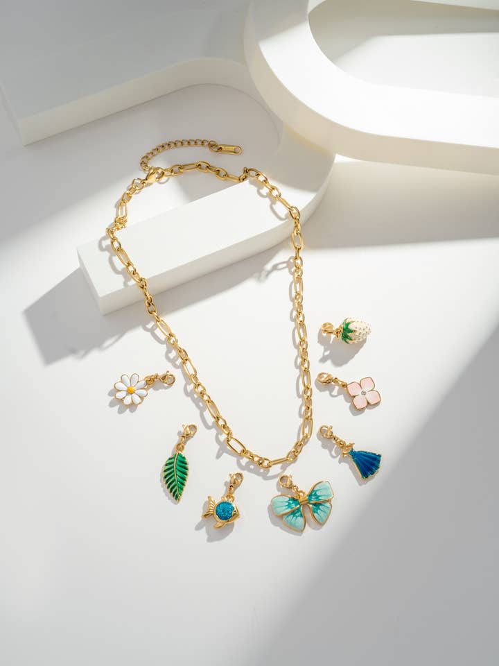 Gold rectangular chain necklace in stainless steel for wholesale by COSMOS