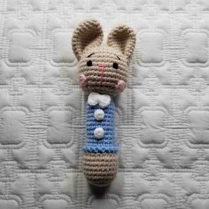 Hochet crocheté à la main Easter Bunny pour la vente par D & C TOYS