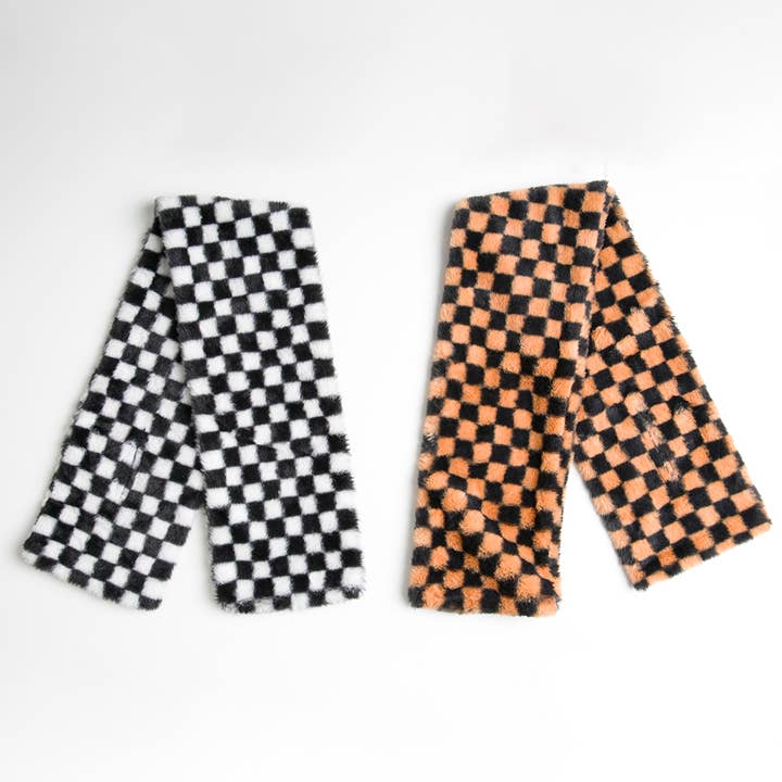 WT Faux fur WHITE Checkered Pattern Scarf for wholesale on Faire6