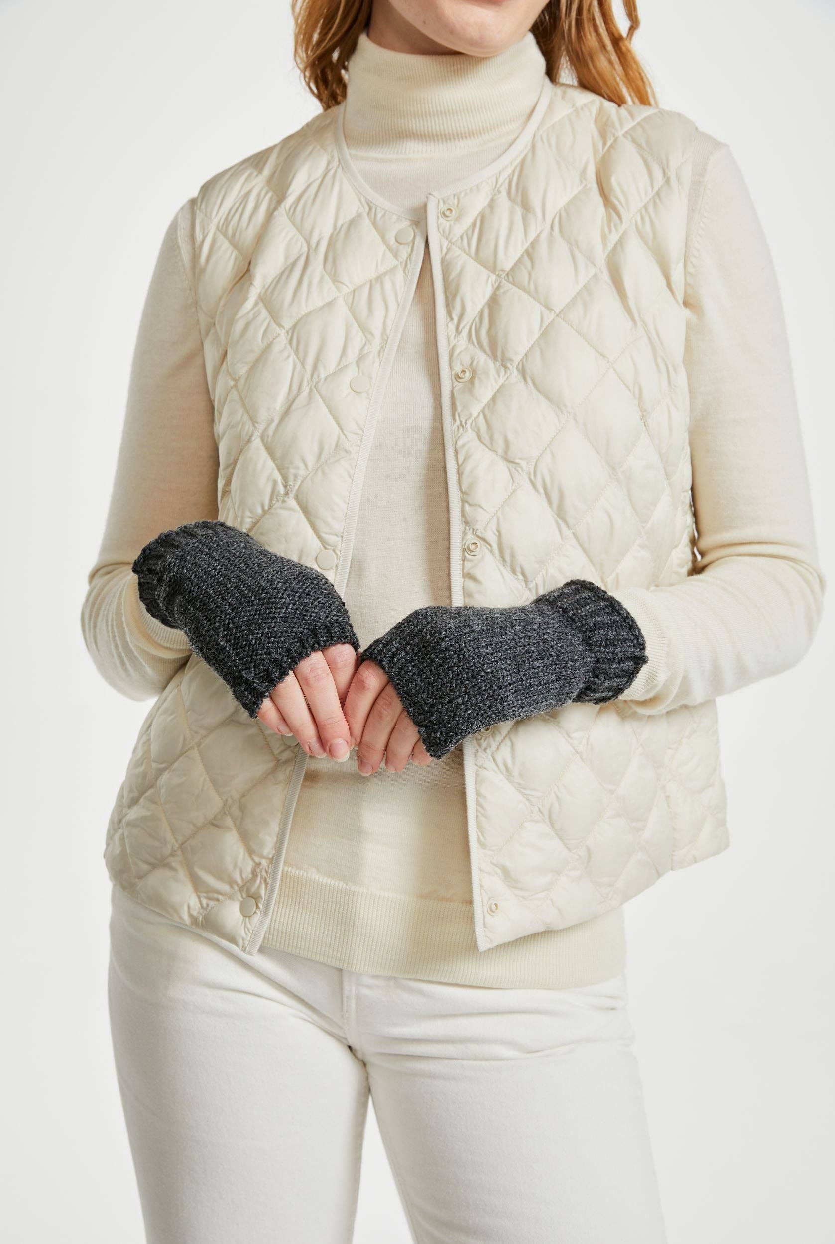 Aran Woollen Mills – wholesale Vantar - Dam – Kilmeena Aran handledsvärmare utan fingrar – grå3