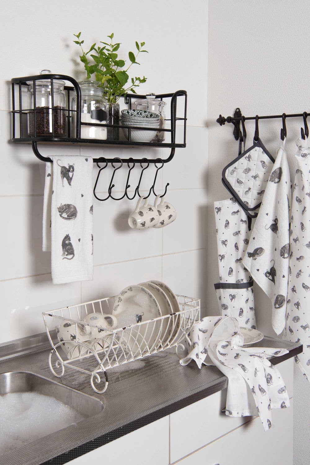 Clayre & Eef – wholesale Apron – CAK41 Kitchen Apron 70x85 cm Grey White Cotton Cats BBQ1