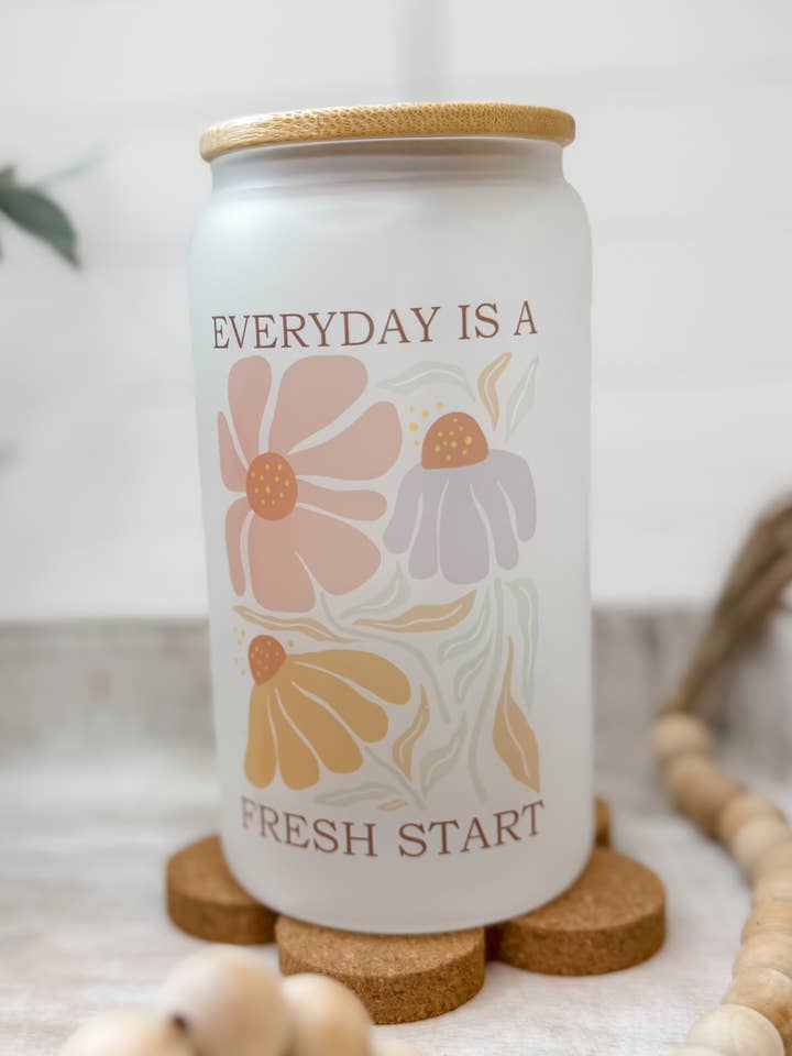 Frisk Start | Motiverende Gave | Glas med Låg & Sugerør for engroshandel hos Raising Hale Designs