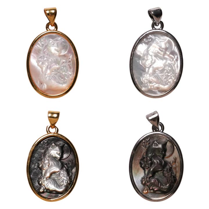 Ciondolo a forma di gatto in madreperla intagliato e decorato a mano per la vendita all'ingrosso da parte di Foliesbijoux