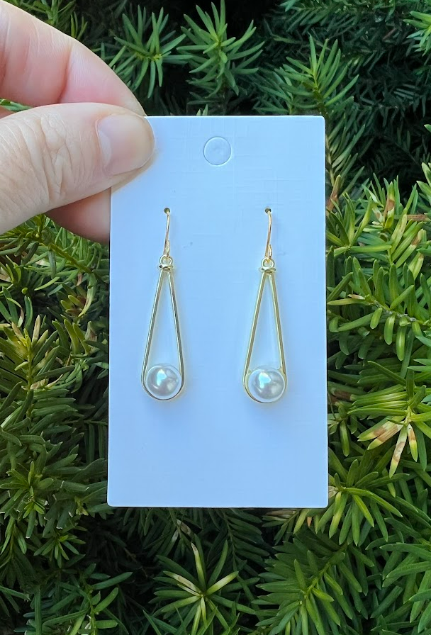 Baubles by B - Wholesale Dangle Earrings - Pearl Gold Teardrop Metal Earrings0