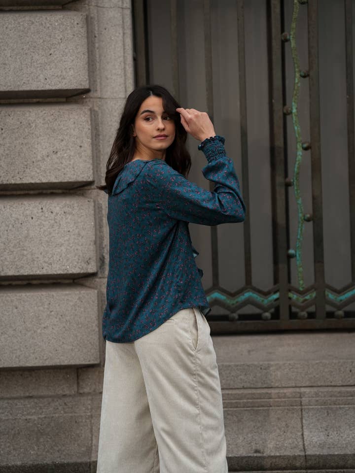 GUIMANOS - Wholesale Blouse - Women's - Printed Blouse with Ruffle3