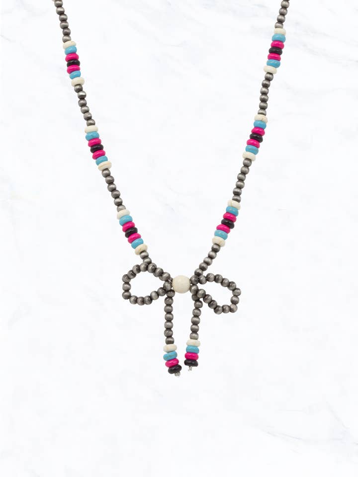 Collana con Perline a Fiocco per la vendita all'ingrosso da parte di Suzie Q USA