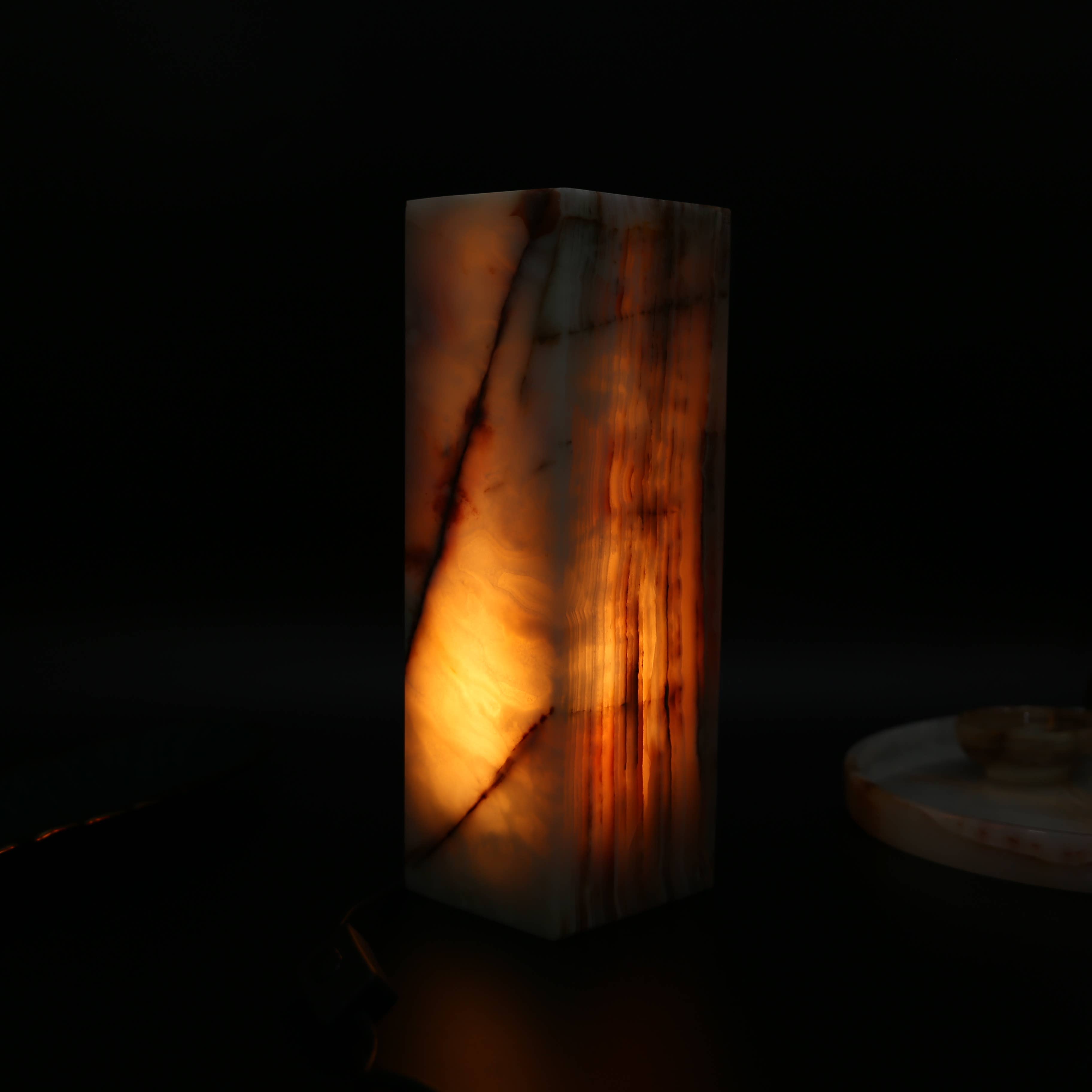 Gemstone Gifts Ltd. – wholesale Accent/desk lamp – Onyx Cube Tower Lamp 12"6