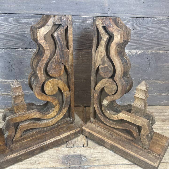 My Amigos Imports - Wholesale Bookend - Brookwood Farmhouse-Corbel-6.5Wx10.5Dx16H--Waxed Brown