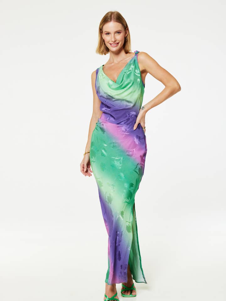 Goudkleurige onderjurk met biaisuitsnijding in de kast D10223 voor wholesale door Closet London