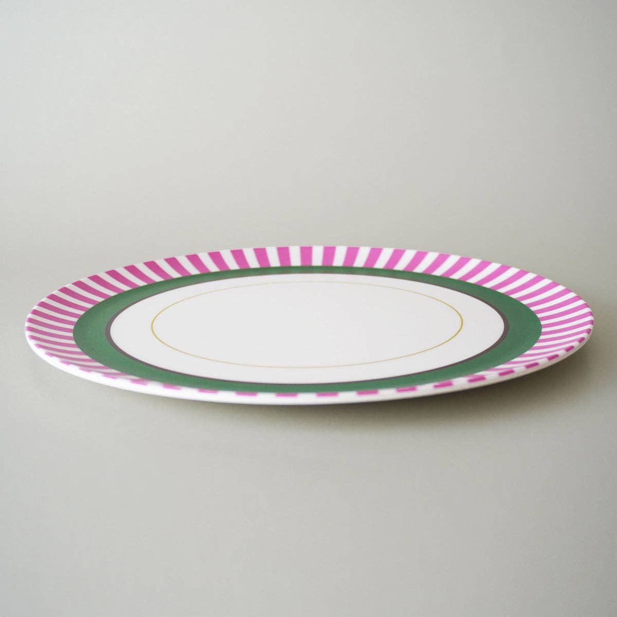 MARINA & MITSUKO - Wholesale Borden - Mitsuko: Dinerbord / Roze Gestreepte Rand1