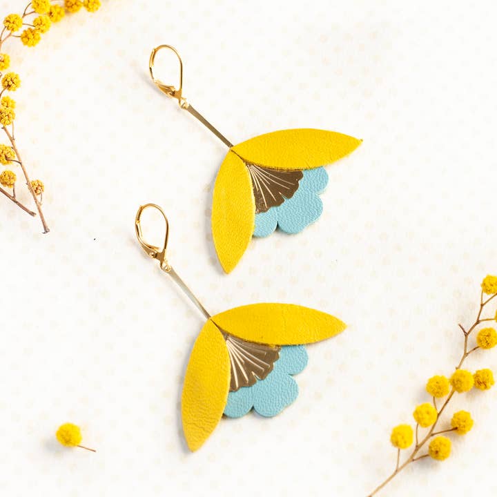 Brincos Ginkgo em Couro Amarelo e Azul por atacado de Chenoha Studio