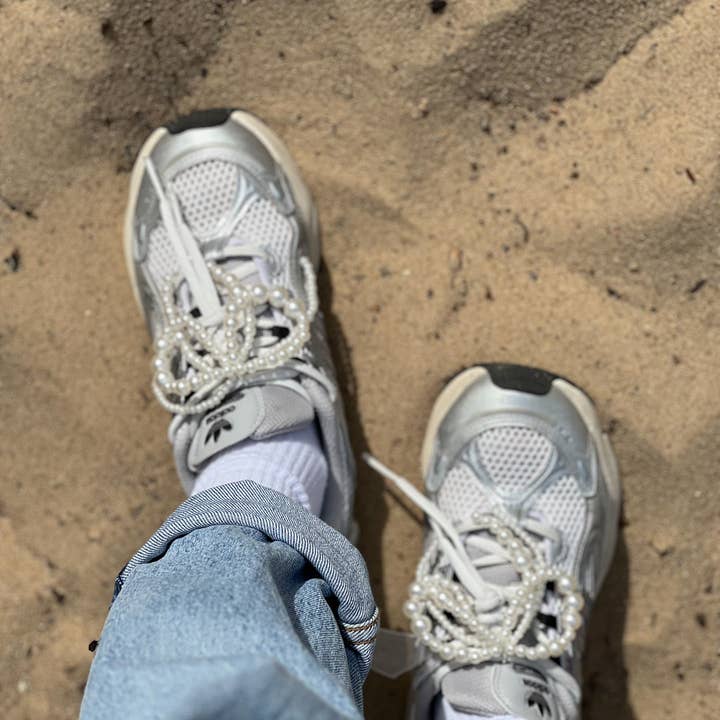 Ribbon Bow Pearl Sneaker Tilbehør for engroshandel hos ADORE