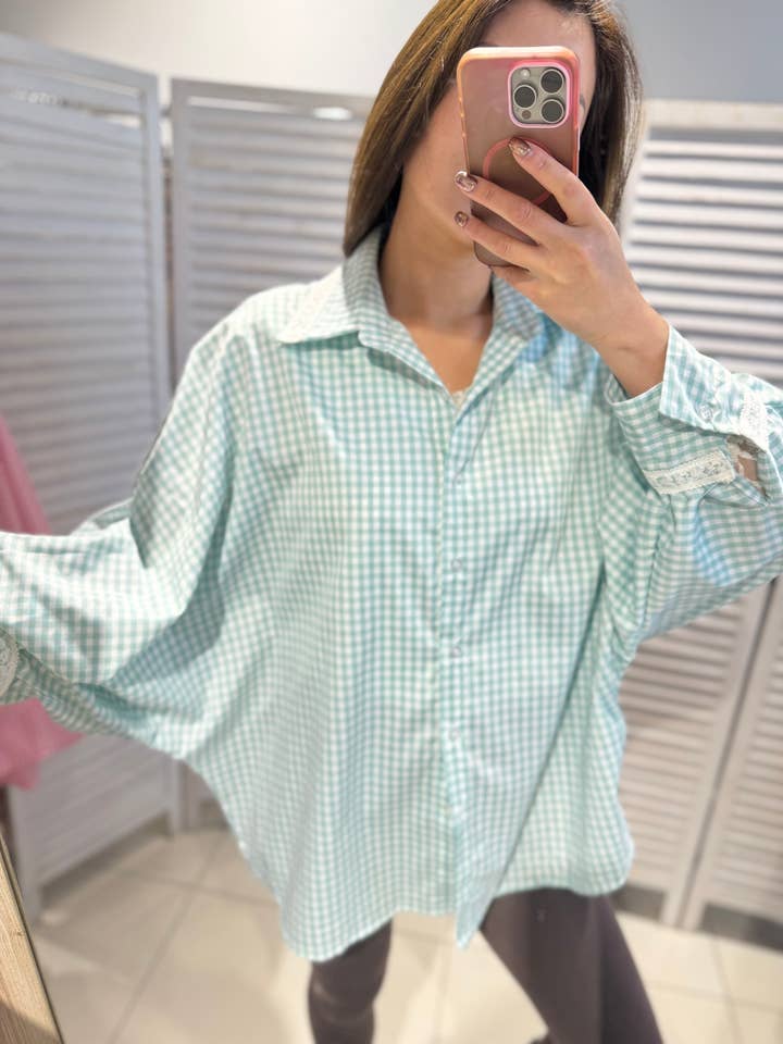 Stylish plaid shirt for wholesale by VICTORIA&ISAAC