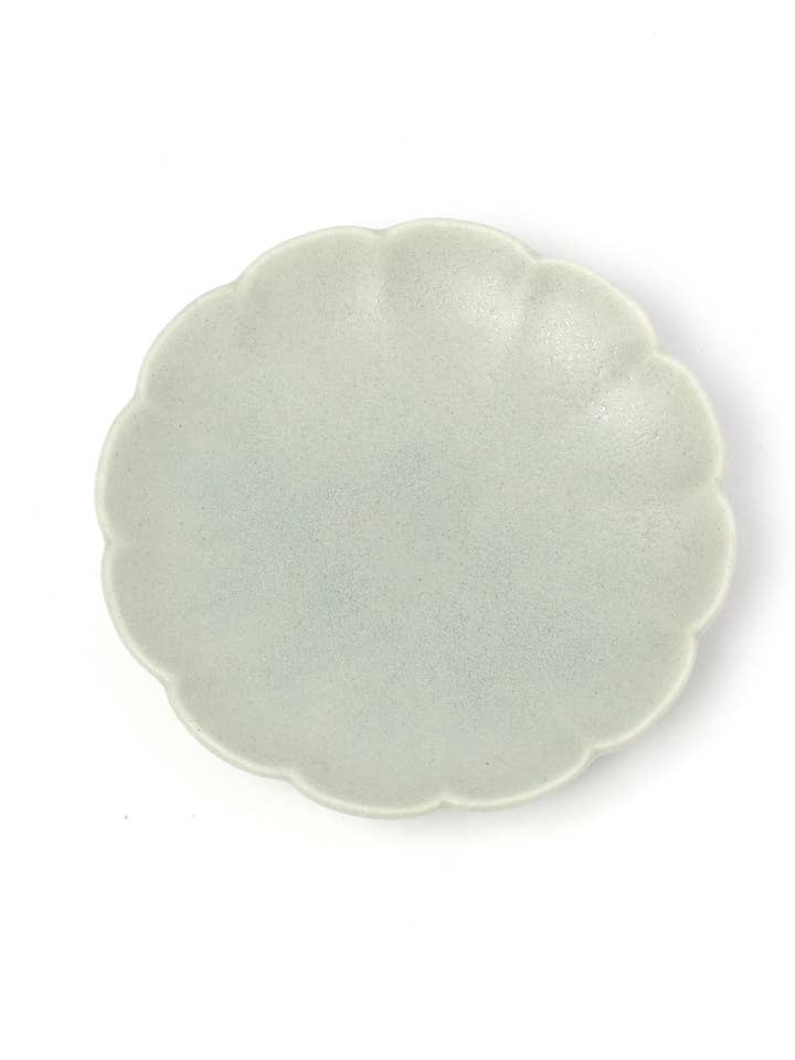 Mino Ware Mini Plate Chrysanthemum Gray for wholesale by LAKOLE