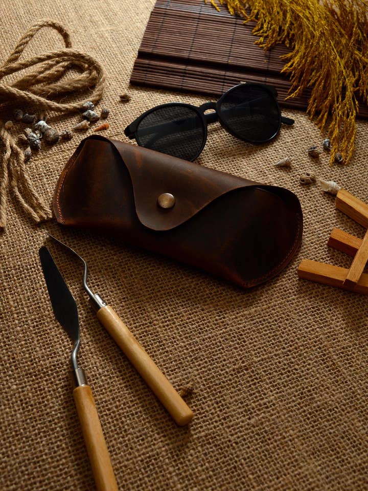 Personalized Leather Glasses Case, Sunglasses Engraved Genuine Leather Sleeve Case for wholesale by Craftivor