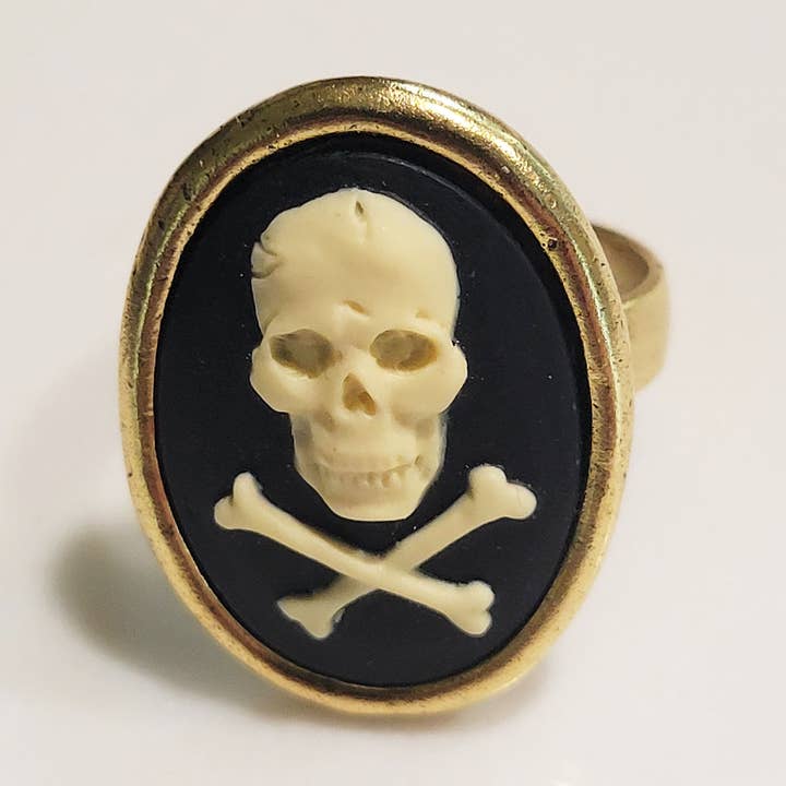 Naturlig kranium og knogler Stor cameo ring for engroshandel hos Fizz