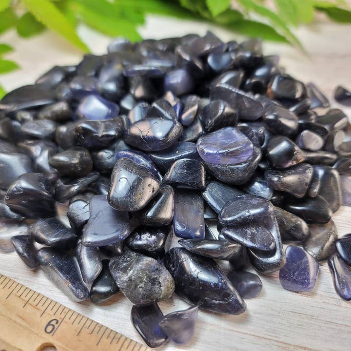 Aquamarine Daydream Wholesale – Engroshandel Spirituelle sten og krystaller – .5 kg Iolite Tumbles ~ Polerede Krystaller